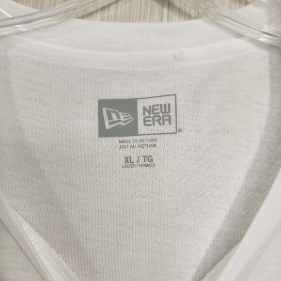 New Era Keebler elf holding a fudge striped cookie short sleeve graphic t-shirt - Picture 2 of 9